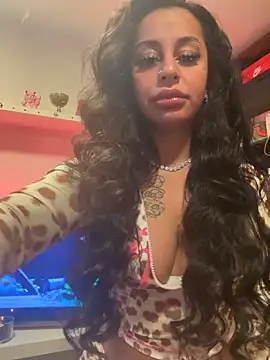 Snapshot of sweetxlayla chatting on 03-06-26, 02:02 sweetxlayla online show from 03-06-26, 02:02