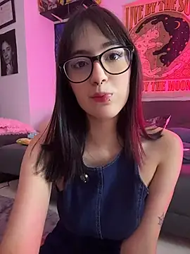 Snapshot of HinaSweet chatting on 05-18-26, 01:02 HinaSweet online show from 05-18-26, 01:02