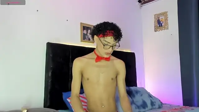 Snapshot of HotboyLyan chatting on 05-04-26, 10:11 HotboyLyan online show from 05-04-26, 10:11