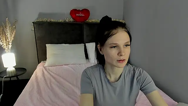 SkinyJoys online show from 02-15-26, 07:51