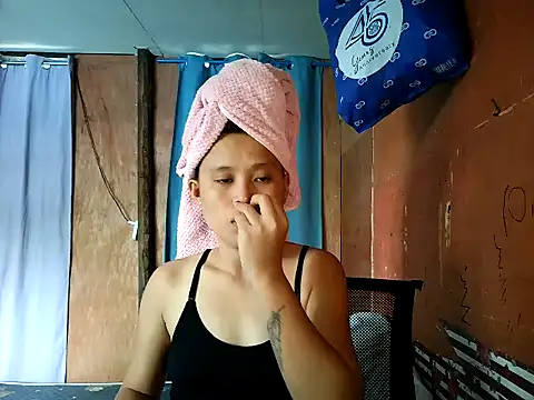 Snapshot of cute_rose12 chatting on 01-16-26, 04:27 cute rose12 online show from 01-16-26, 04:27