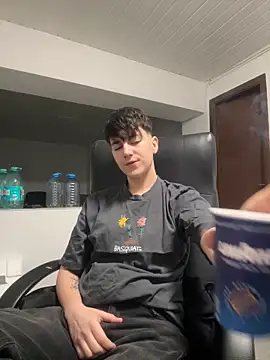 Snapshot of ravenryx chatting on 02-13-26, 03:52 ravenryx online show from 02-13-26, 03:52