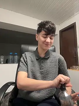 Snapshot of ravenryx chatting on 02-14-26, 03:53 ravenryx online show from 02-14-26, 03:53