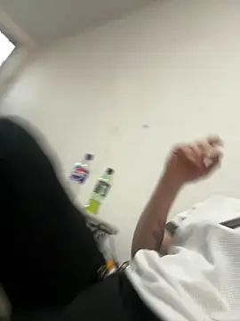 Snapshot of ravenryx chatting on 03-10-26, 03:28 ravenryx online show from 03-10-26, 03:28