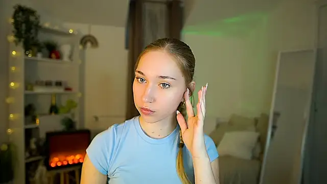 MilaBunny2000 online show from 02-27-26, 09:42