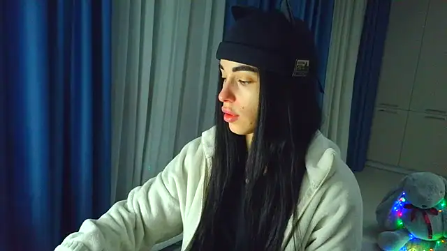 Snapshot of Vlada_Elfie chatting on 02-21-26, 04:08 Vlada Elfie online show from 02-21-26, 04:08