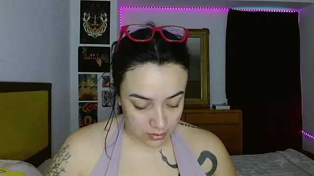 Snapshot of Nova-Satela chatting on 03-05-26, 05:20 Nova-Satela online show from 03-05-26, 05:20