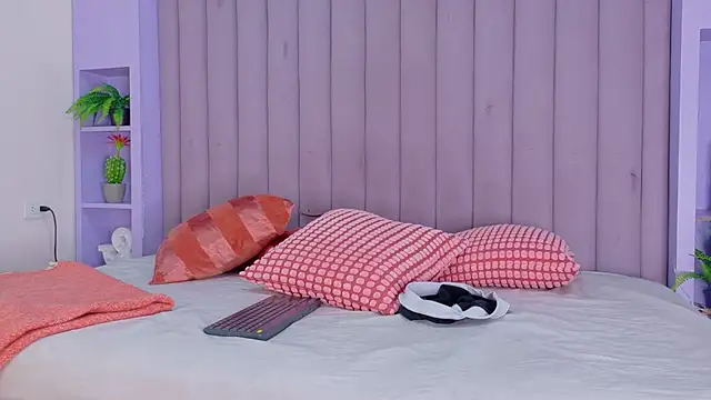 AmberStonne   online show from 04-22-26, 02:58