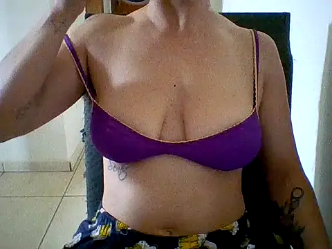 Snapshot of sue_safads chatting on 01-18-26, 03:05 sue safads online show from 01-18-26, 03:05