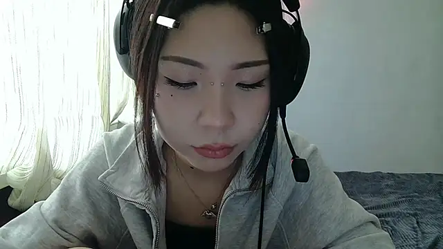 Snapshot of AprilOnilll chatting on 01-12-26, 08:30 AprilOnilll online show from 01-12-26, 08:30