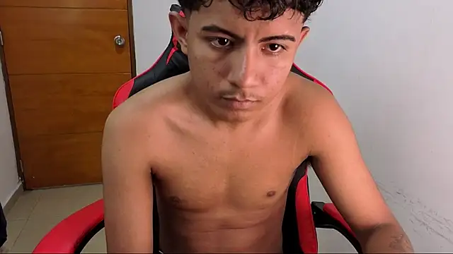 Snapshot of Alluringangel23 chatting on 03-05-26, 02:40 Alluringangel23 online show from 03-05-26, 02:40