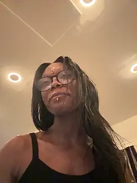 Snapshot of xouniq chatting on 04-02-26, 04:21 xouniq online show from 04-02-26, 04:21