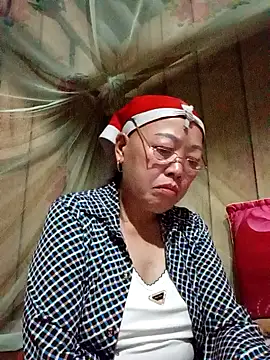 Snapshot of Agnes-baby chatting on 04-28-26, 02:44 Agnes-baby online show from 04-28-26, 02:44