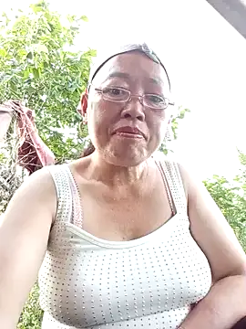 Snapshot of Agnes-baby chatting on 05-14-26, 10:44 Agnes-baby online show from 05-14-26, 10:44