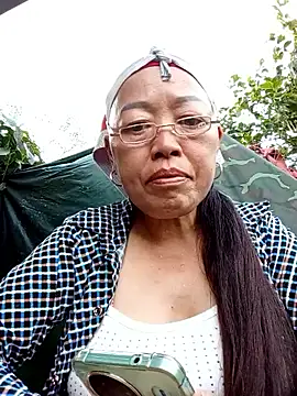 Snapshot of Agnes-baby chatting on 05-15-26, 10:55 Agnes-baby online show from 05-15-26, 10:55