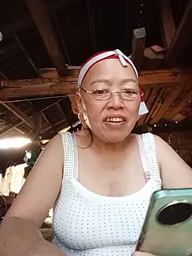 Snapshot of Agnes-baby chatting on 05-16-26, 12:18 Agnes-baby online show from 05-16-26, 12:18