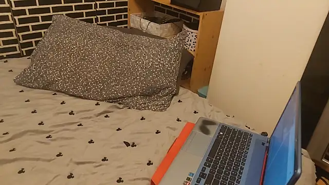 Spatgirl online show from 02-15-26, 07:10