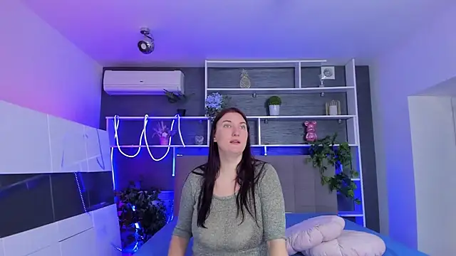 StephieRousee online show from 04-27-26, 05:16