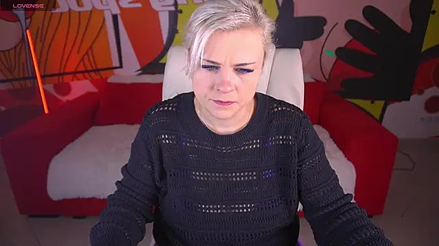 Snapshot of CrystalVibe chatting on 03-06-26, 06:32 CrystalVibe online show from 03-06-26, 06:32