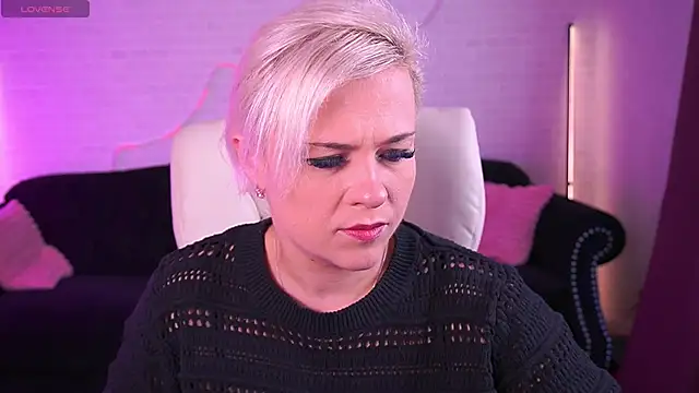 Snapshot of CrystalVibe chatting on 03-12-26, 06:52 CrystalVibe online show from 03-12-26, 06:52