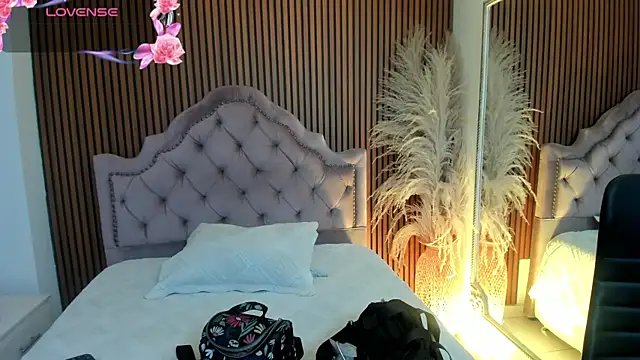 Violett hott  online show from 04-24-26, 12:51