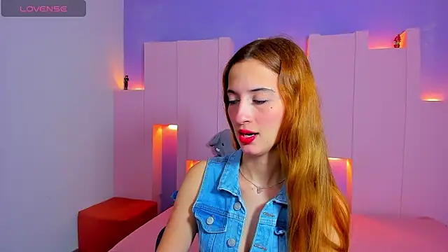 Snapshot of emilywilliis chatting on 02-07-26, 11:47 emilywilliis online show from 02-07-26, 11:47