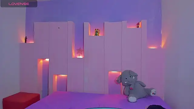 Snapshot of emilywilliis chatting on 02-24-26, 12:08 emilywilliis online show from 02-24-26, 12:08