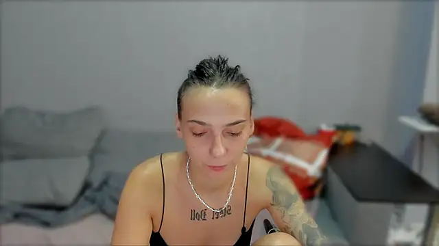 Snapshot of AnnaMized chatting on 01-06-26, 07:12 AnnaMized online show from 01-06-26, 07:12