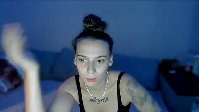 Snapshot of AnnaMized chatting on 01-09-26, 09:01 AnnaMized online show from 01-09-26, 09:01