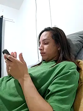 ofjuliaa online show from 05-20-26, 07:47