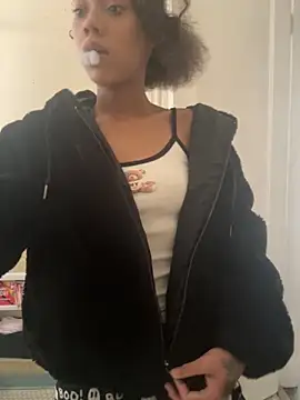 Snapshot of Tamiii420 chatting on 02-27-26, 03:01 Tamiii420 online show from 02-27-26, 03:01