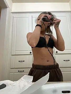 Snapshot of Tamiii420 chatting on 03-14-26, 04:01 Tamiii420 online show from 03-14-26, 04:01