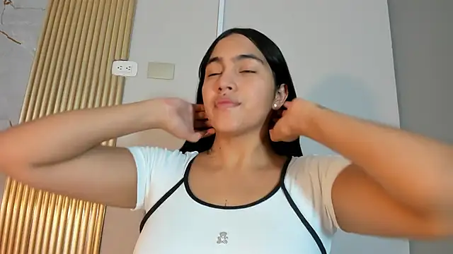 Snapshot of AlanaBlair_ chatting on 03-07-26, 07:33 AlanaBlair online show from 03-07-26, 07:33