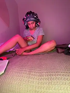 Snapshot of oshun6360 chatting on 05-26-26, 02:18 oshun6360 online show from 05-26-26, 02:18