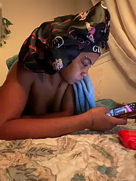Snapshot of oshun6360 chatting on 06-10-26, 03:50 oshun6360 online show from 06-10-26, 03:50