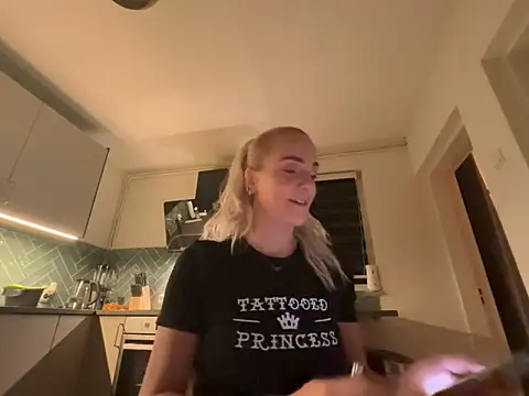 Snapshot of missconly chatting on 03-04-26, 12:38 missconly online show from 03-04-26, 12:38