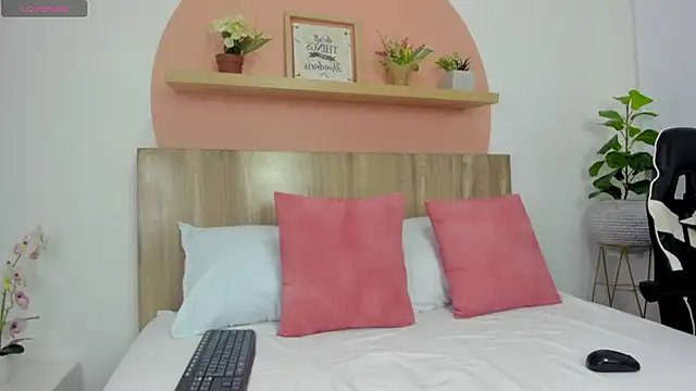 Snapshot of charlote_smit_ chatting on 01-10-26, 07:04 charlote smit online show from 01-10-26, 07:04