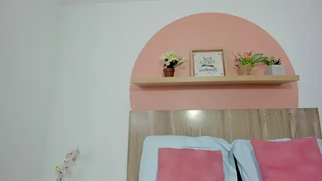 Snapshot of charlote_smit_ chatting on 02-05-26, 07:29 charlote smit online show from 02-05-26, 07:29