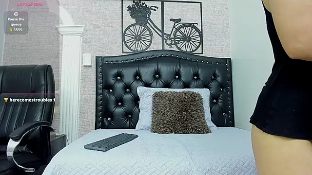 Riley Reid Milf online show from 01-19-26, 12:42