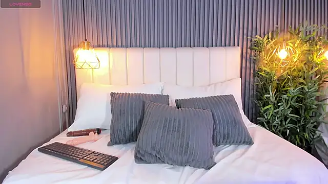 LunaKarther online show from 02-07-26, 10:08