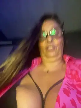 Snapshot of Annalua73 chatting on 01-11-26, 11:43 Annalua73 online show from 01-11-26, 11:43