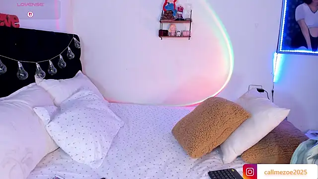 Snapshot of zoe_siren chatting on 02-07-26, 12:14 zoe siren online show from 02-07-26, 12:14