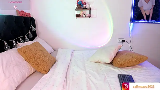 Snapshot of zoe_siren chatting on 02-12-26, 12:27 zoe siren online show from 02-12-26, 12:27