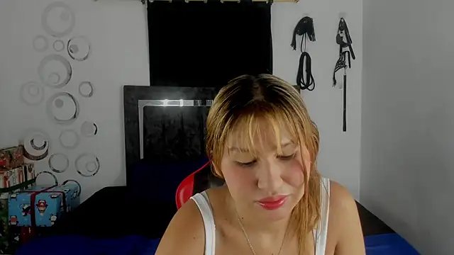 Snapshot of Bella_Blanca chatting on 01-13-26, 12:21 Bella Blanca online show from 01-13-26, 12:21