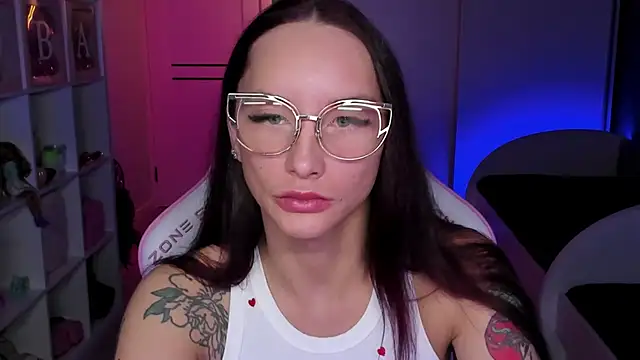 Snapshot of SibylVex chatting on 01-12-26, 05:01 SibylVex online show from 01-12-26, 05:01