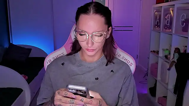 Snapshot of SibylVex chatting on 02-06-26, 03:48 SibylVex online show from 02-06-26, 03:48