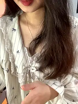 Snapshot of Jennybae23 chatting on 01-10-26, 04:42 Jennybae23 online show from 01-10-26, 04:42