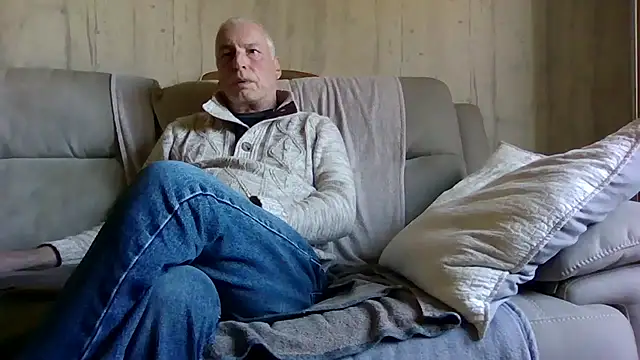 Helinetrav online show from 03-23-26, 12:20