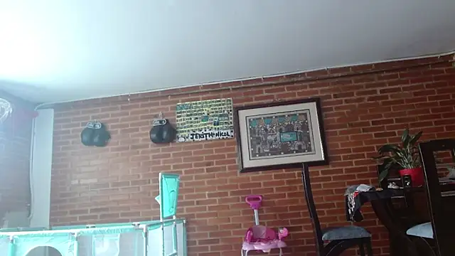 Snapshot of Lia_rouse04 chatting on 05-17-26, 04:03 Lia rouse04 online show from 05-17-26, 04:03