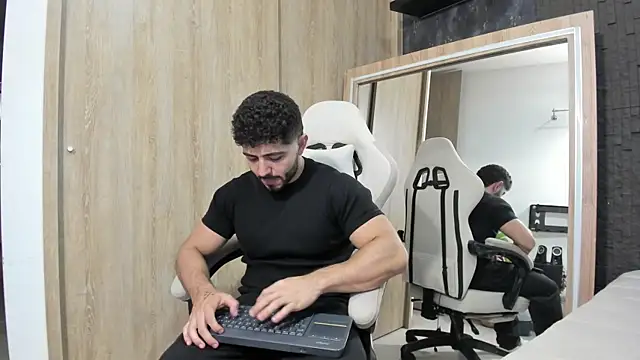 Thiago moretti online show from 07-18-26, 03:33